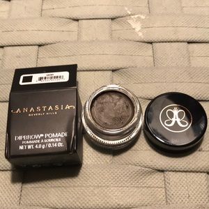 Anastasia dip brow in ebony